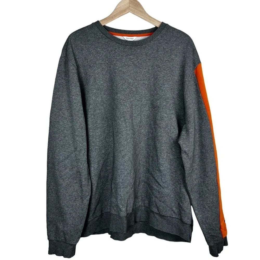 Calvin Klein • Gray Crewneck Sweater